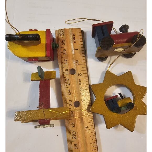 Vintage Christmas Tree Wooden Maroon And Green Toy Household Ornaments - Picture 10 of 10